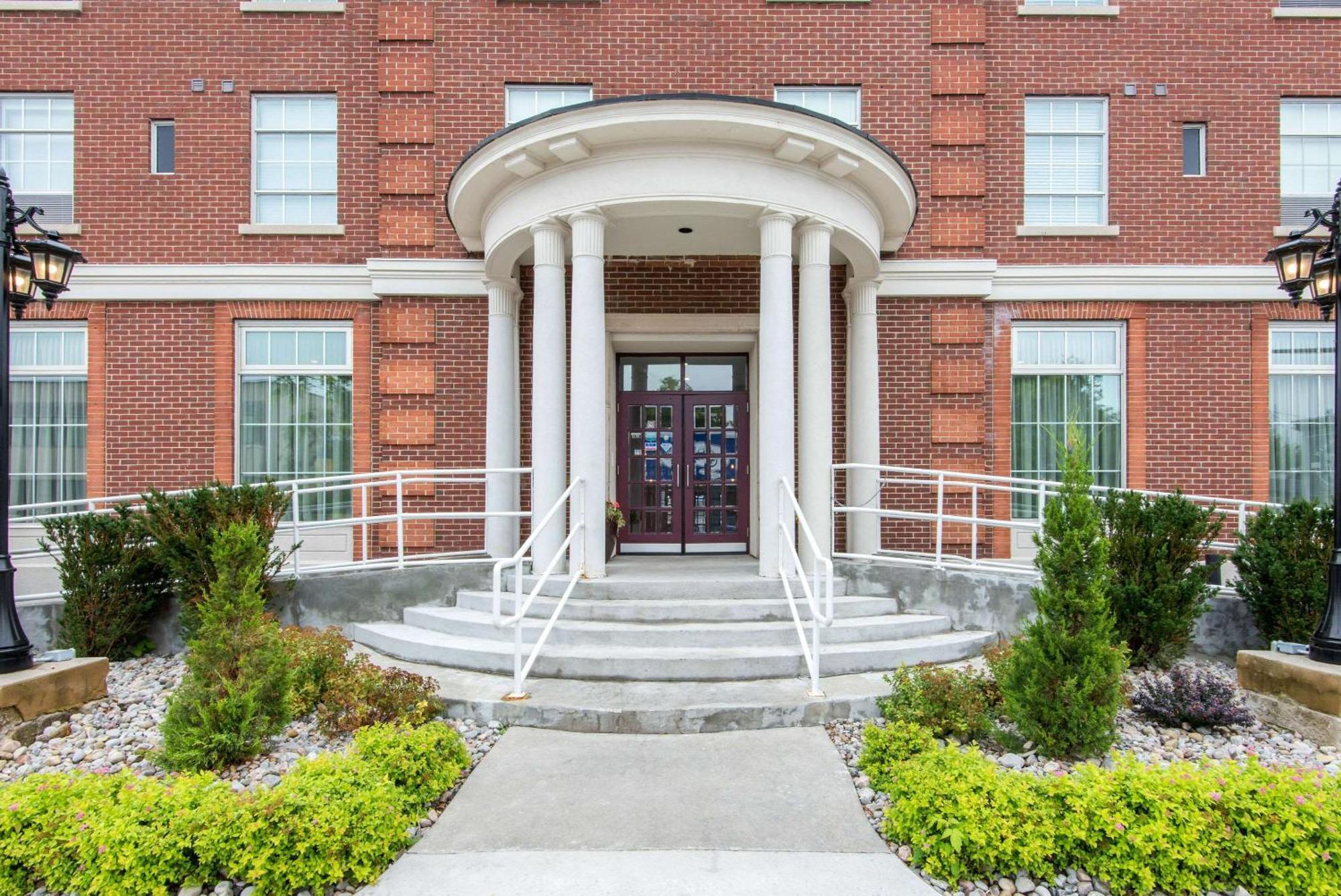 The Champlain Waterfront Hotel Ascend Hotel Collection Orillia Exteriér fotografie