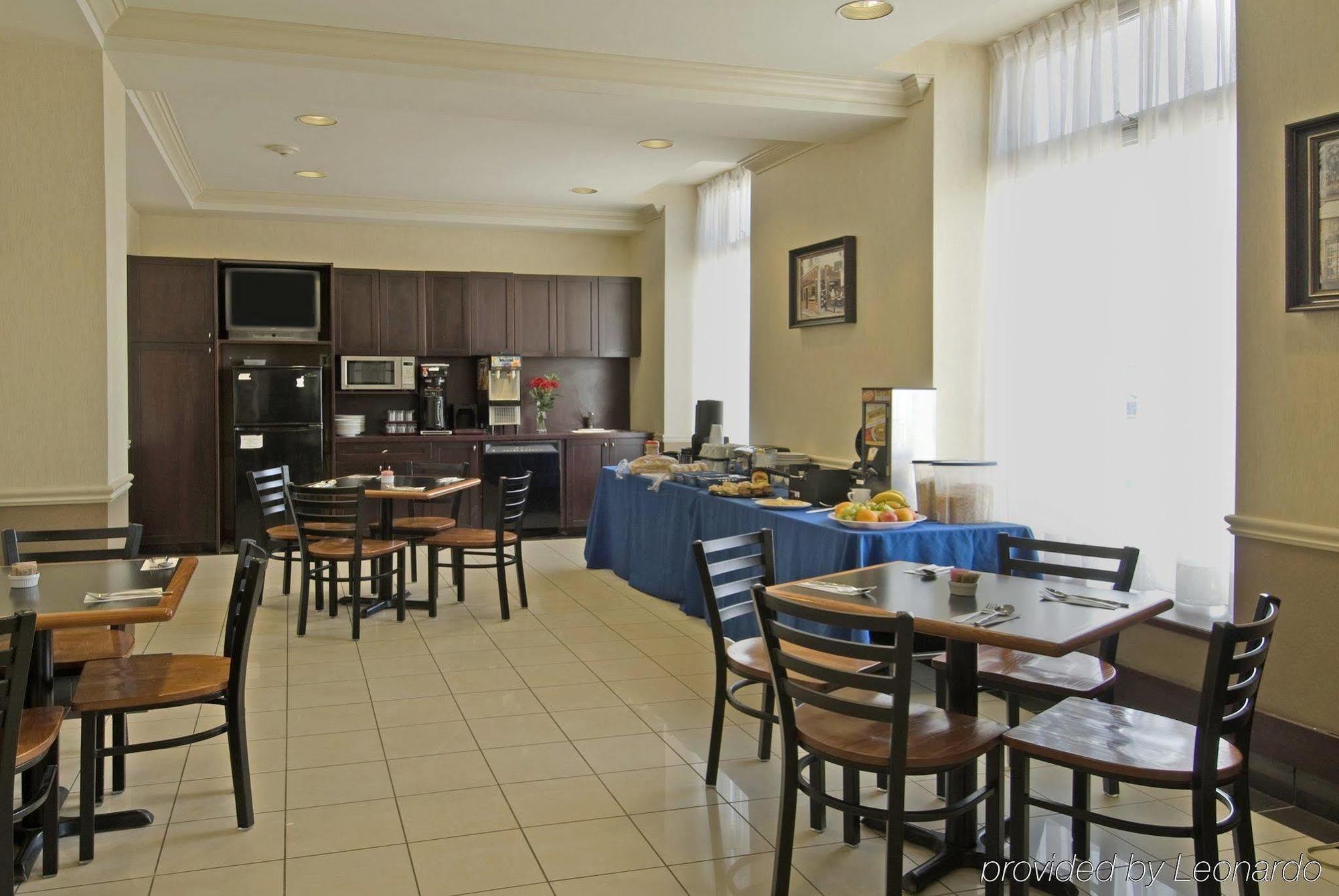 The Champlain Waterfront Hotel Ascend Hotel Collection Orillia Restaurace fotografie