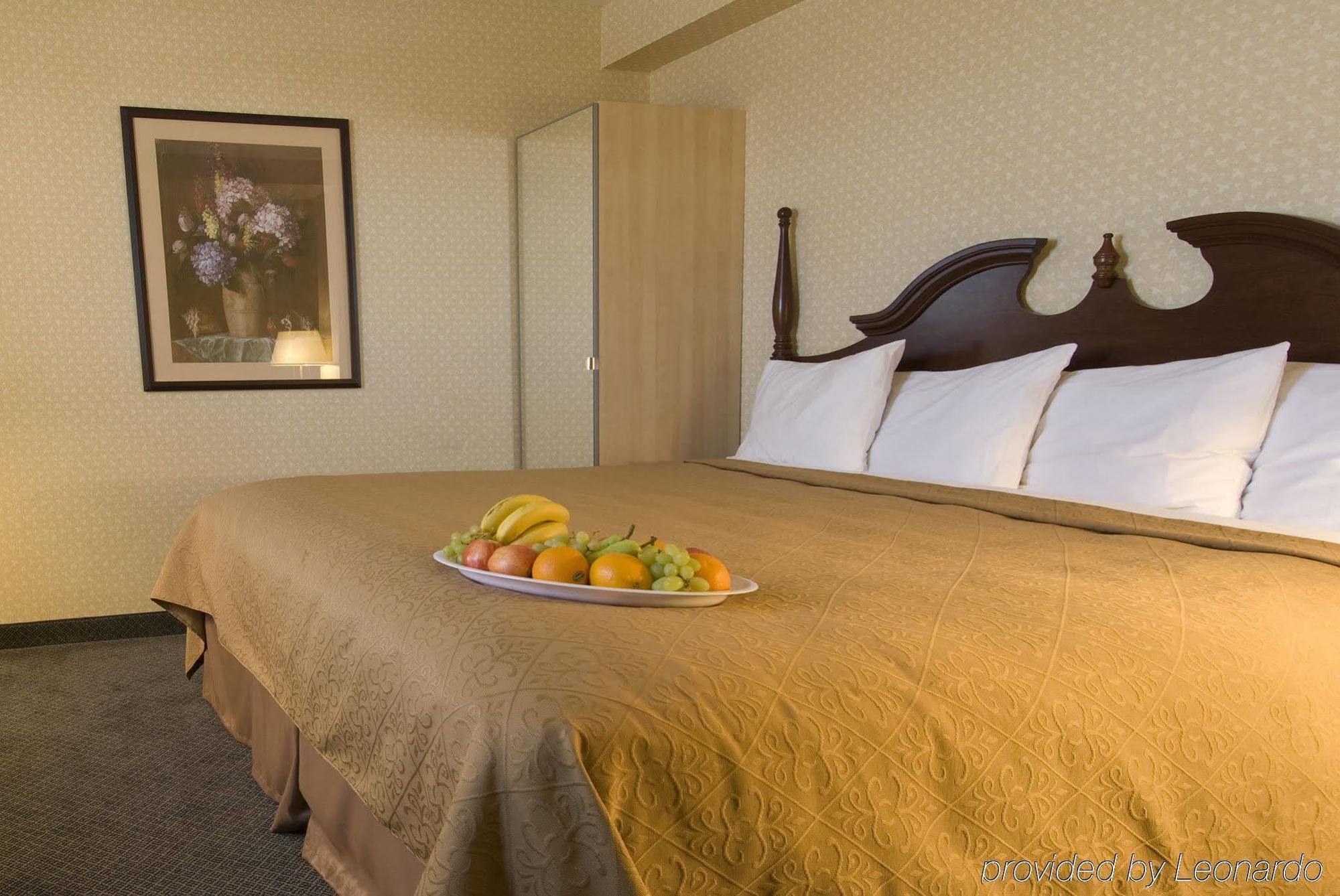 The Champlain Waterfront Hotel Ascend Hotel Collection Orillia Exteriér fotografie