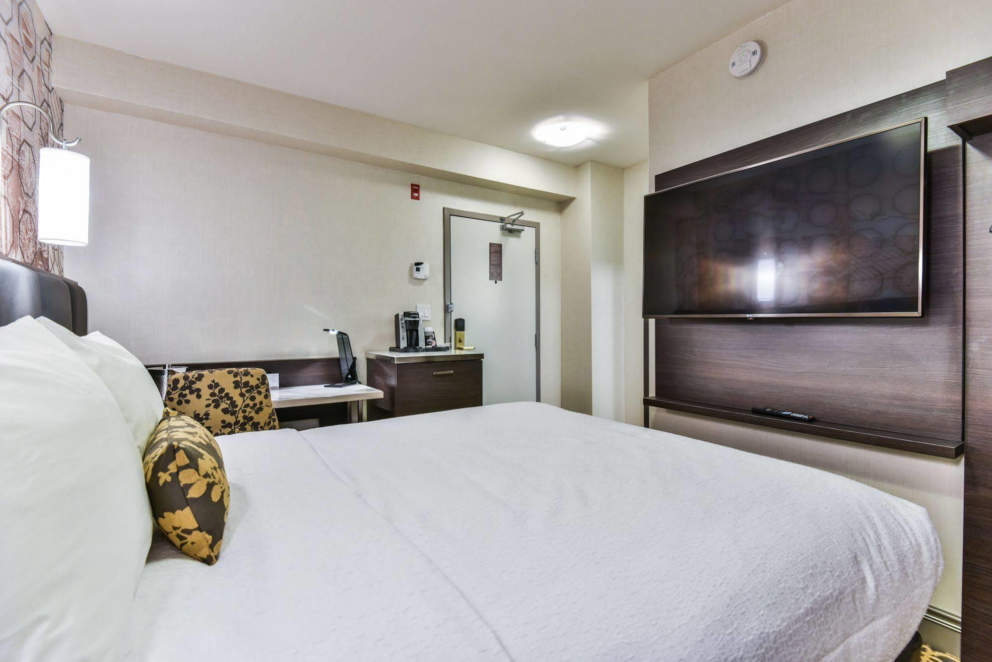The Champlain Waterfront Hotel Ascend Hotel Collection Orillia Exteriér fotografie