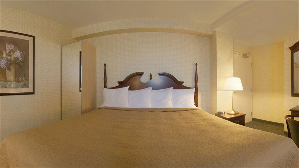 The Champlain Waterfront Hotel Ascend Hotel Collection Orillia Exteriér fotografie